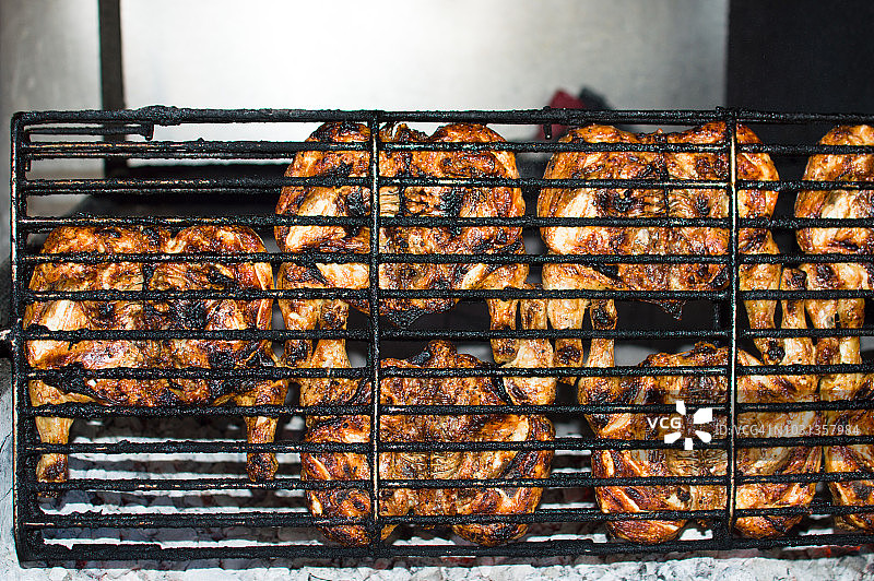 烤鸡配煤烤肉图片素材