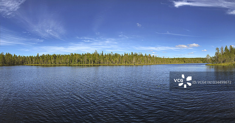 湖在芬兰。图片素材