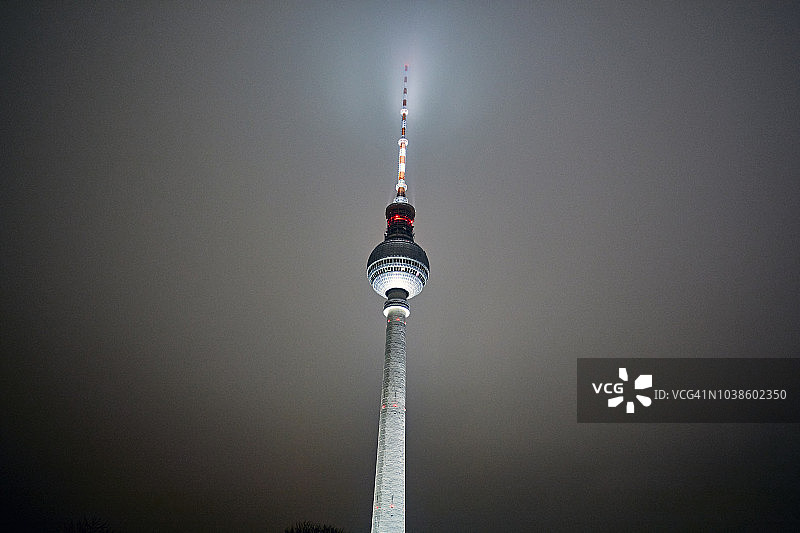 柏林电视塔，柏林Fernsehturm电视塔的夜晚，德国图片素材