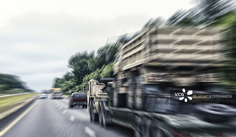 径向模糊美国军用半卡车平板拖车自卸车图片素材