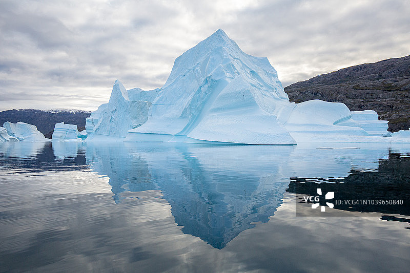 冰山反射图片素材