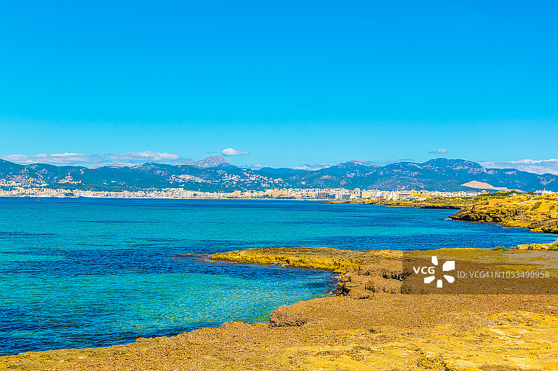 西班牙马略卡岛的海滨景色图片素材