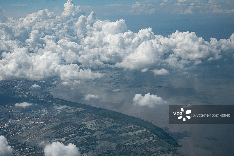 泰国曼谷湾和春武里省白天从飞机上鸟瞰图片素材