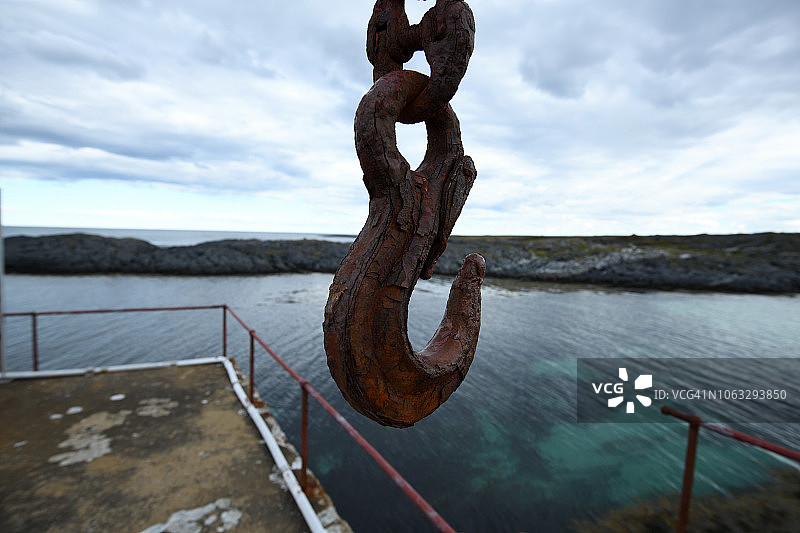挪威Slettnes Fyr的一个生锈的大钩子图片素材