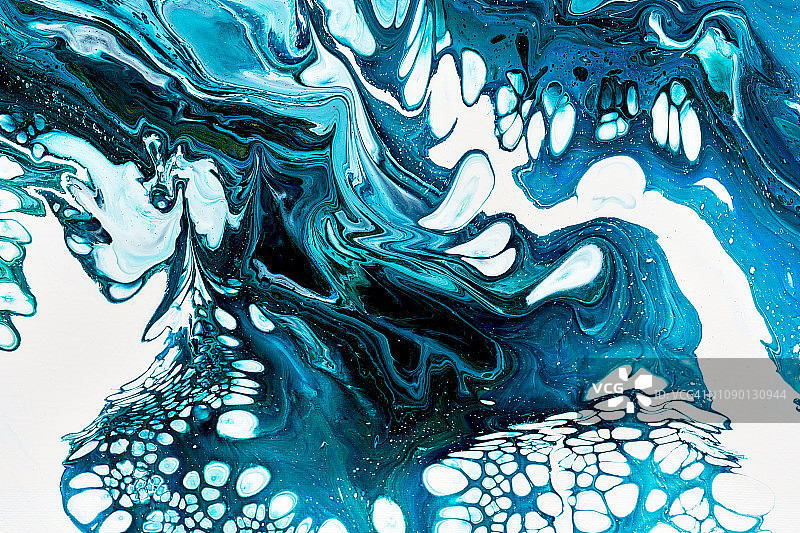 抽象色彩的背景纹理流体艺术丙烯酸颜料。蓝色加白色图片素材