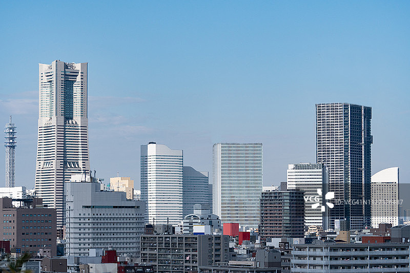 日本横滨港城未来街的写字楼和住宅楼图片素材