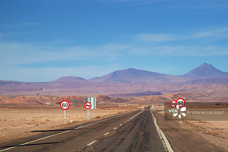 利坎卡武尔火山，阿塔卡马沙漠，智利。图片素材