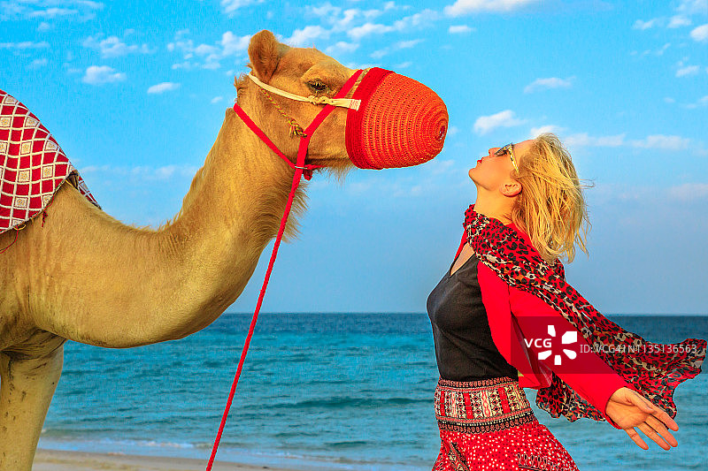 骆驼的女人图片素材