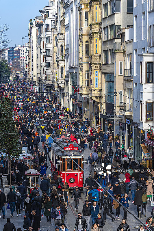 伊斯坦布尔Beyoglu的istikal大道。图片素材