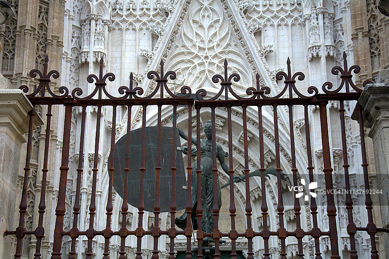 塞维利亚大教堂的防护格栅图片素材