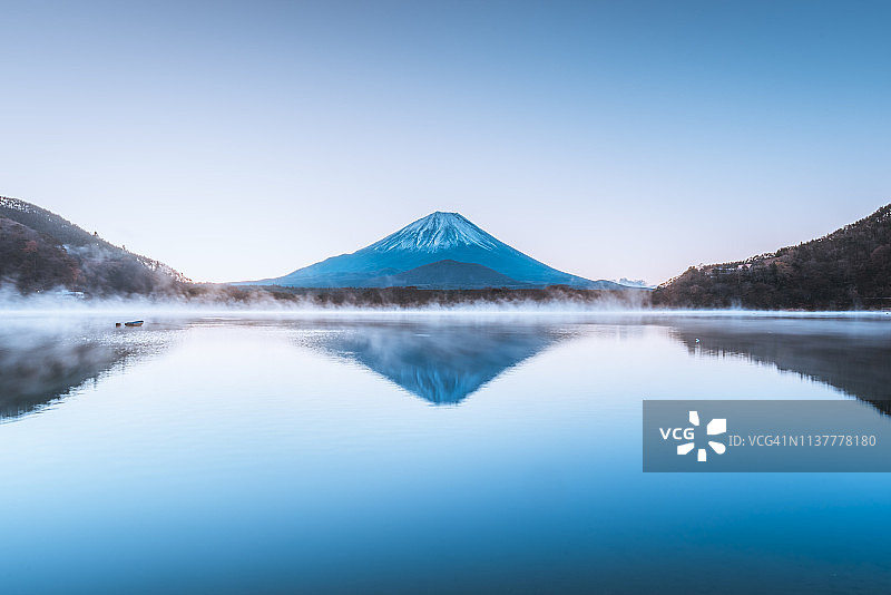 黄昏时分的日本富士山图片素材