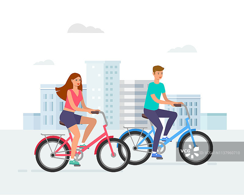 一名年轻女子和一名男子在街上骑着自行车。图片素材