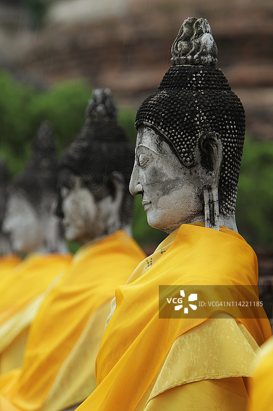 泰国Yai Chaya Mongkol寺石佛侧面图图片素材