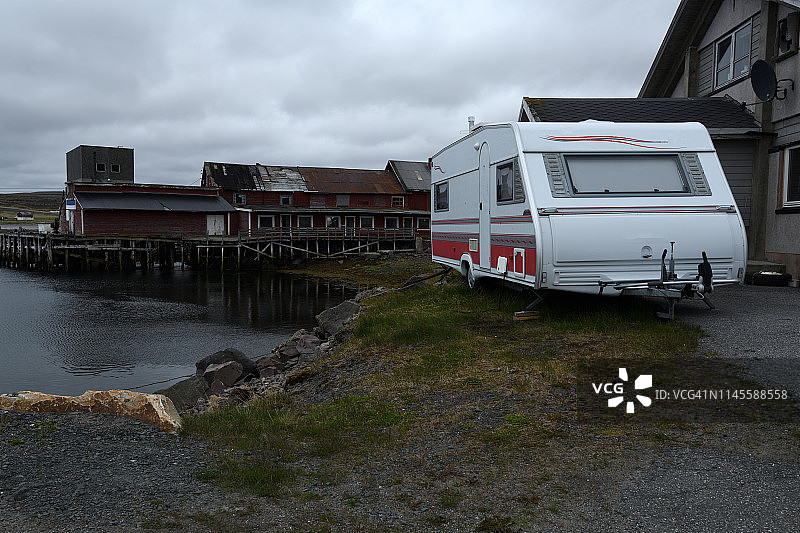 挪威北部基贝格港的一辆商队图片素材