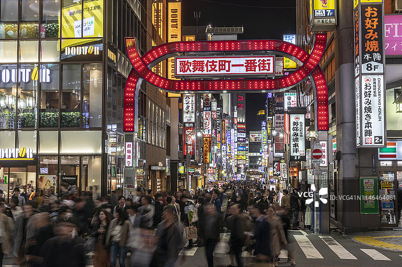 黄昏时分，日本东京新宿地区。图片素材