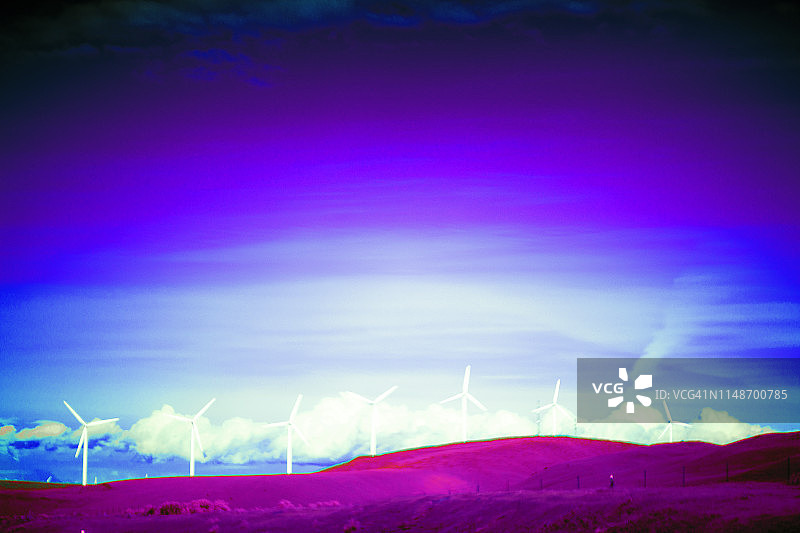 风力涡轮机——梦幻般的风景图片素材