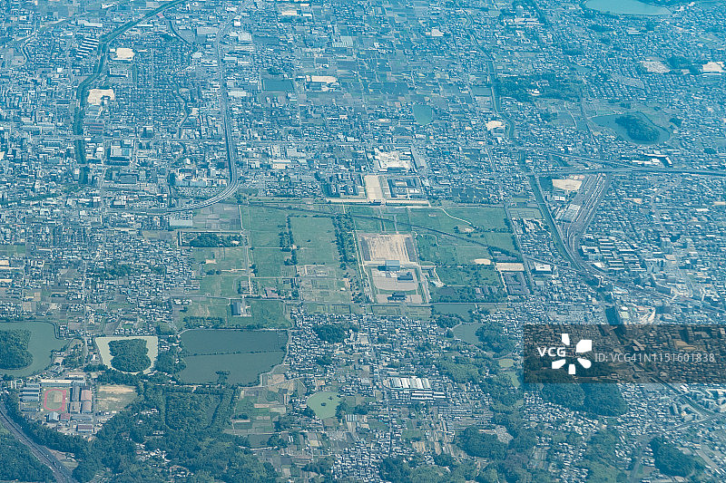 日本奈良市白天的飞机鸟瞰图图片素材