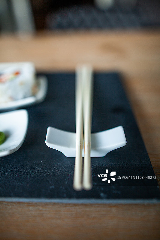 烹饪-日本餐，寿司和makis图片素材