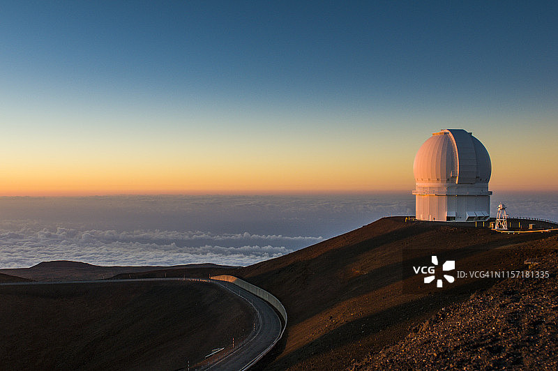 美国，夏威夷，大岛，天文台在莫纳克亚火山日落图片素材