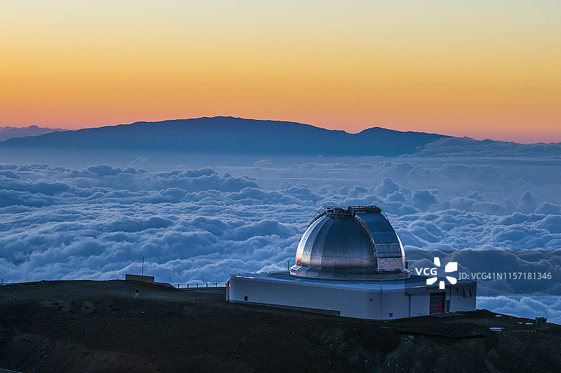 美国，夏威夷，大岛，天文台在莫纳克亚火山日落图片素材
