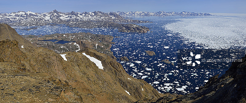 格陵兰岛，东格陵兰岛，安马萨利克岛和库卢苏克岛，冰山和浮冰，漂流冰图片素材