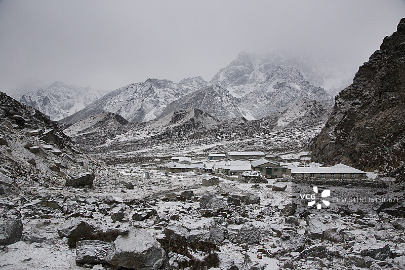 尼泊尔，雪中的唐纳克村，珠峰大本营图片素材