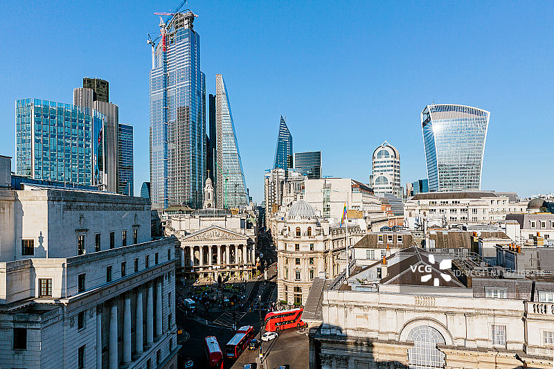 伦敦金融城金融区和皇家交易所大楼的高角度视图图片素材