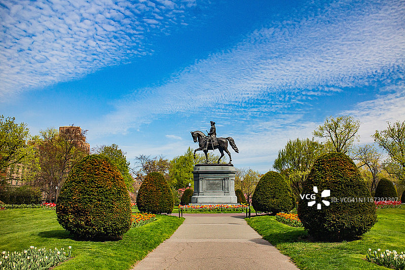 乔治华盛顿雕像在波士顿公园的夏天。图片素材