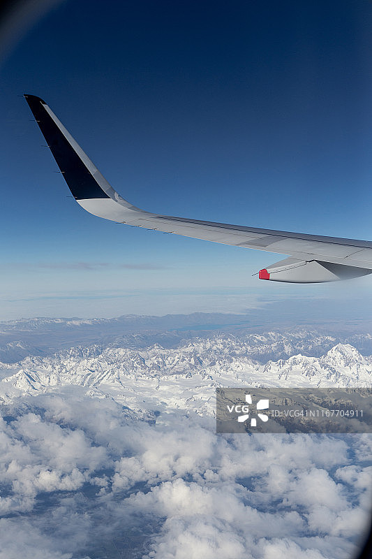 飞越新西兰的南阿尔卑斯山。图片素材