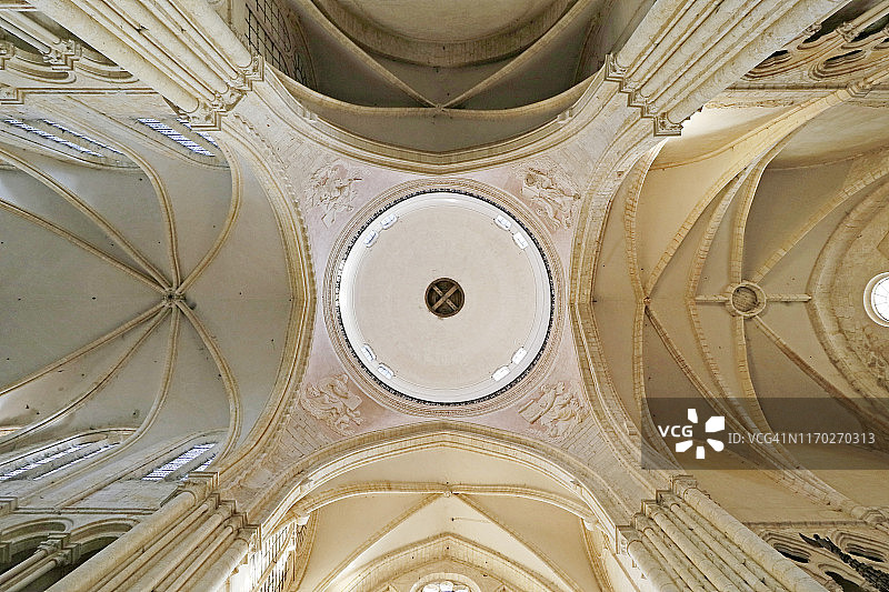 普罗文斯法国中世纪城市普罗文斯圣奎里亚斯教堂。的天花板。图片素材