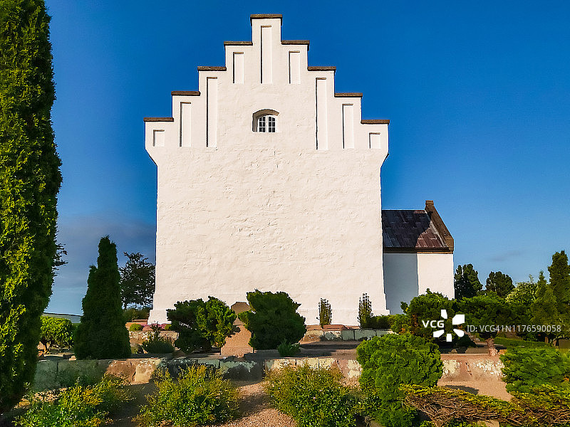 圣保罗教堂(Sankt Povls Kirke)建于大约1248年，丹麦Bornholm岛图片素材