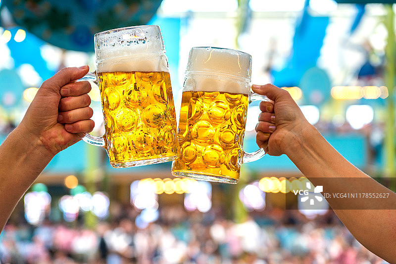 慕尼黑啤酒节上的啤酒，德国图片素材