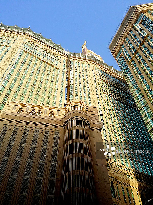 世界上最高的钟塔，位于麦加卡巴清真寺(Al Haram清真寺)旁边图片素材