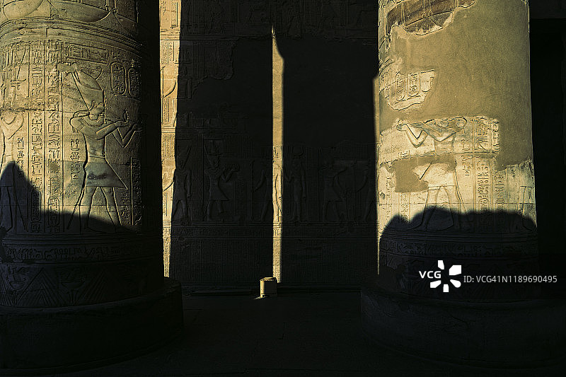 古埃及和法老图特摩斯三世为纪念索贝克神而建造的Kom ombo神庙废墟图片素材