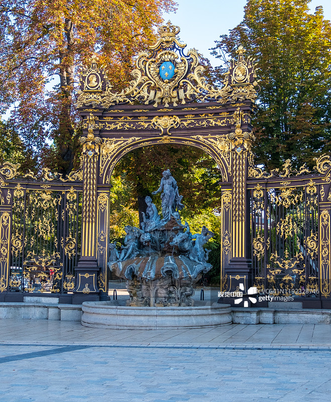 通往法国洛林南希斯坦尼斯拉斯广场和喷泉的金门。联合国教科文组织世界遗产图片素材