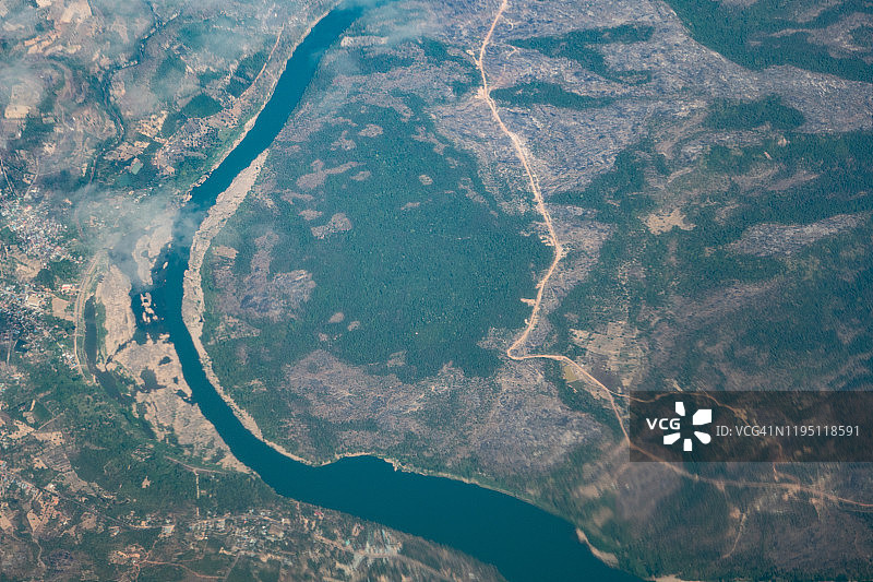 从飞机上俯瞰泰国和老挝的湄公河图片素材