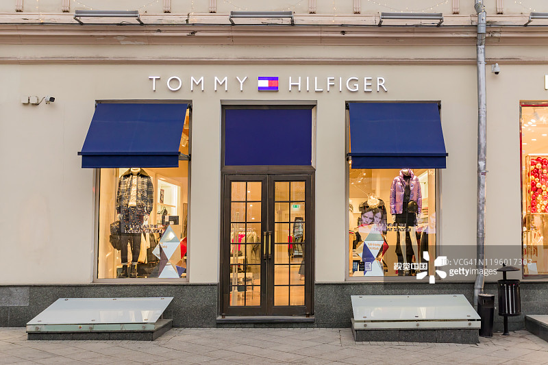 库兹涅茨基大街汤米·希尔费格的商店。一个图片素材