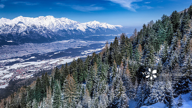 冬季阿尔卑斯山景观在奥地利泰洛图片素材