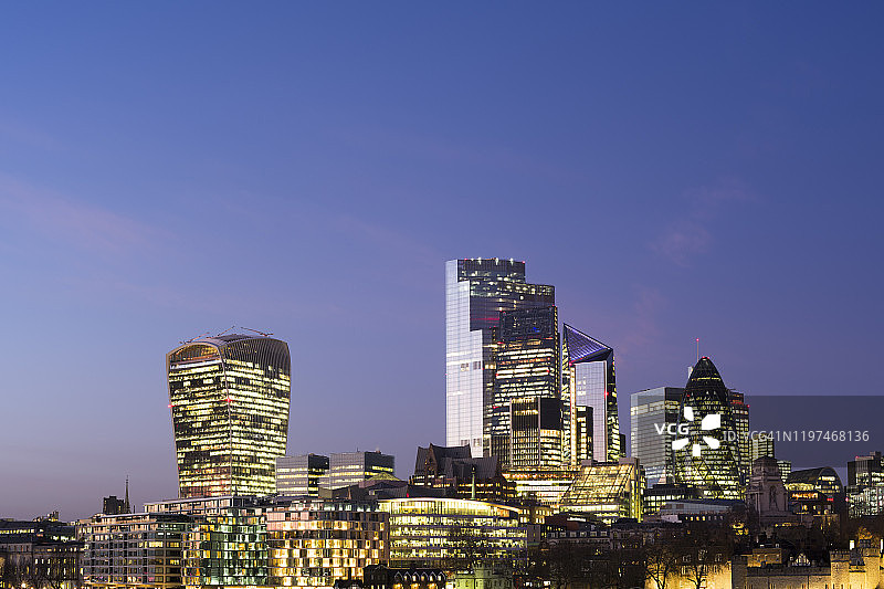 现代伦敦天际线和金融区图片素材