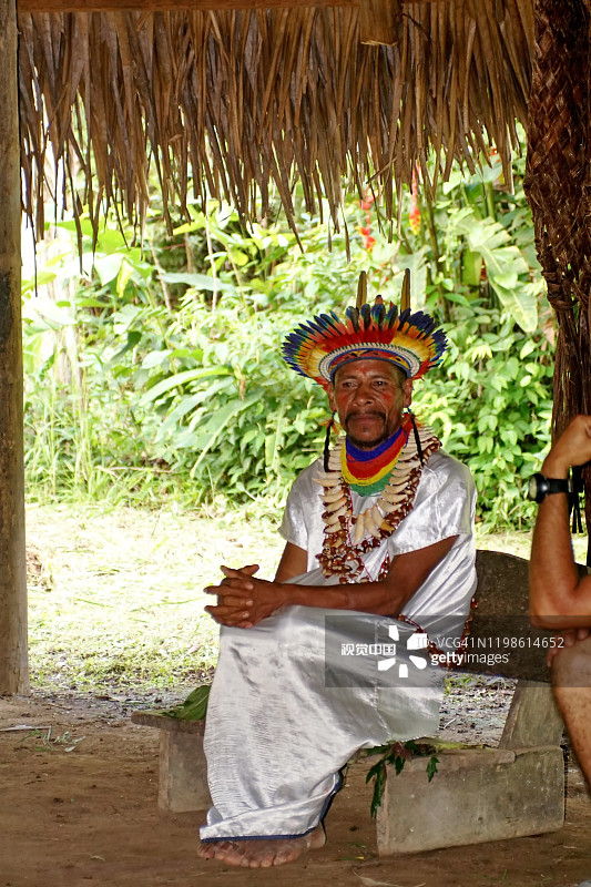 亚马逊地区一个社区的传统治疗师图片素材