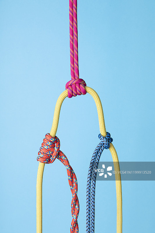 攀爬绳索和钩环连接概念图片素材