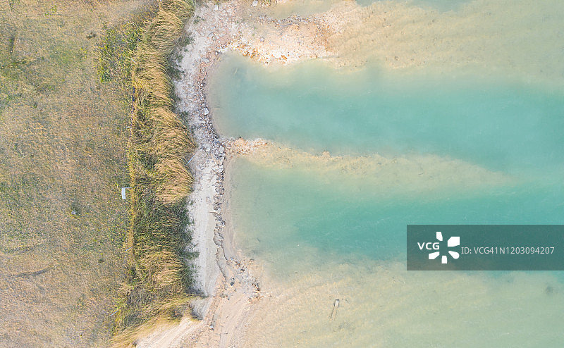 无人机视野与大海和海滩海岸图片素材