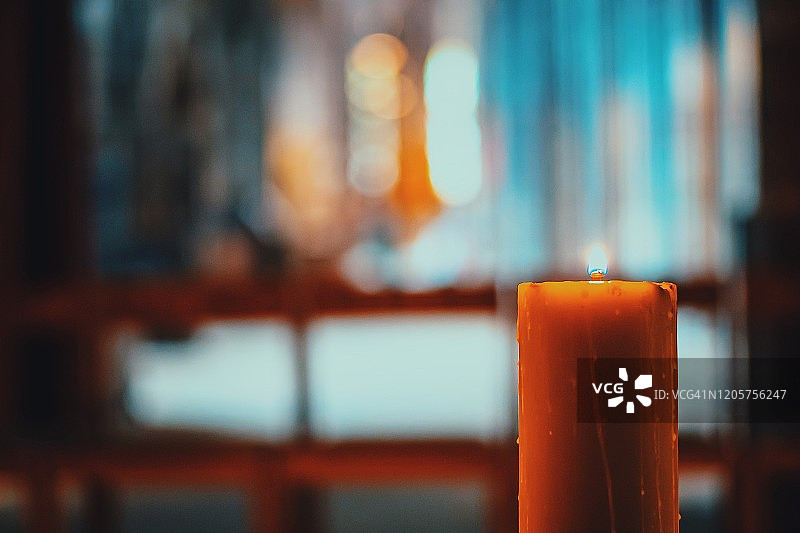 特写的蜡烛在教堂，德国，欧洲图片素材