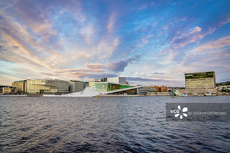 挪威奥斯陆海港城市景观日落黄昏图片素材