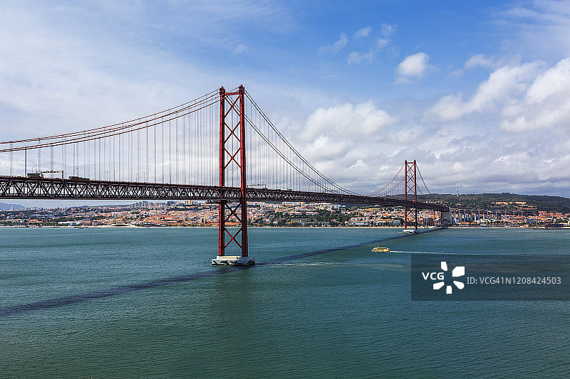 里斯本和四月二十五日桥(四月二十五日桥)-葡萄牙图片素材