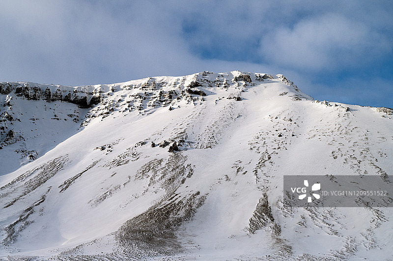 冰岛Snæfellsnes半岛Hellissandur附近的雪山和壮观的天空图片素材