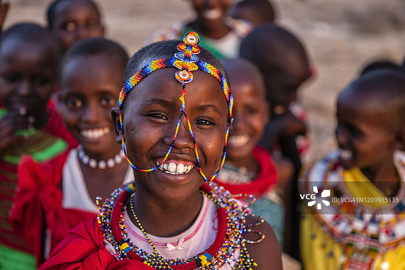 一群快乐的非洲儿童来自桑布鲁部落，肯尼亚，非洲图片素材