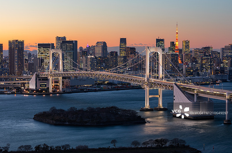 日落时分的彩虹桥，日本东京图片素材