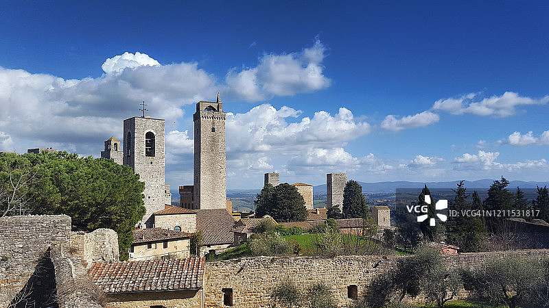 圣吉米尼亚诺全景，一个著名的中世纪山城在锡耶纳省，托斯卡纳，意大利图片素材