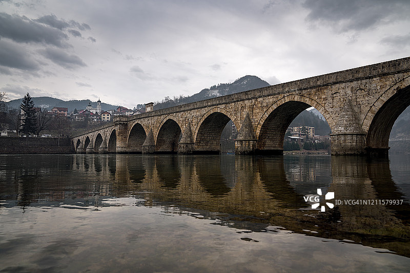 穆罕默德·帕沙·索科洛维奇桥，维谢格拉德，波斯尼亚和黑塞哥维那。图片素材